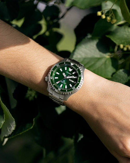 Citizen diver green sale